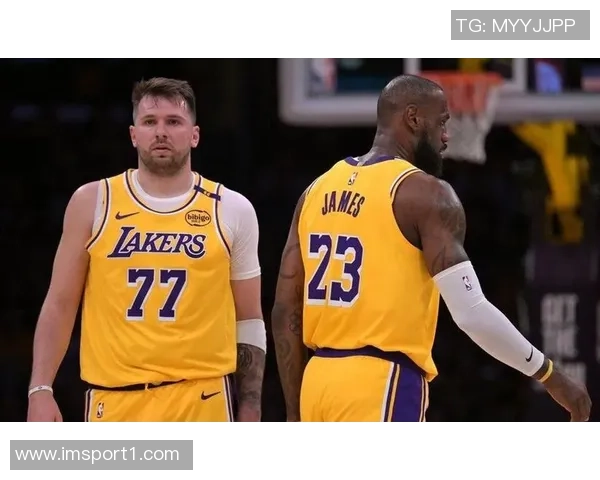 雷迪克盛赞詹姆斯与东契奇期待他们尽快回归赛场的影响力与重要性 雷迪克盛赞詹姆斯与东契奇期待他们尽快回归赛场的影响力与重要性