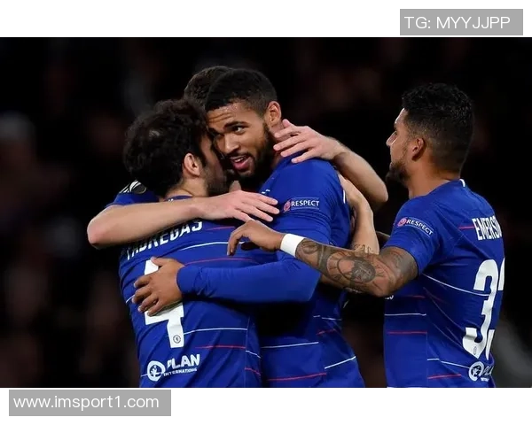 奇克重返英格兰国家队七年后获赠纪念帽子表达喜悦之情