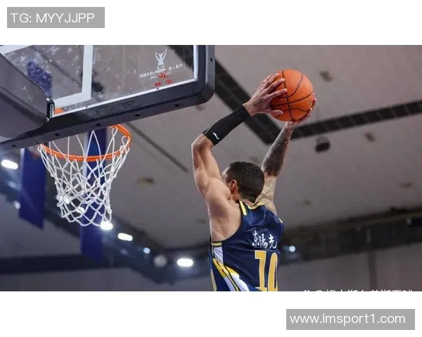 追梦称奎因有潜力成优秀球员期待他展现更强侵略性