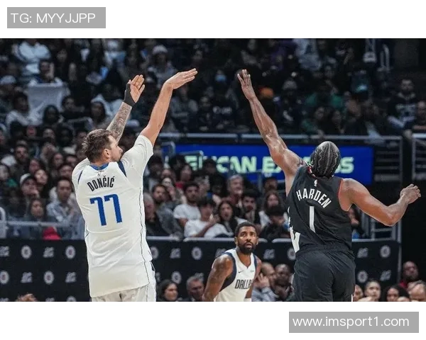 本赛季仅有雷霆和快船两队实现连续五场比赛净胜对手至少十三分的壮举 本赛季仅有雷霆和快船两队实现连续五场比赛净胜对手至少十三分的壮举