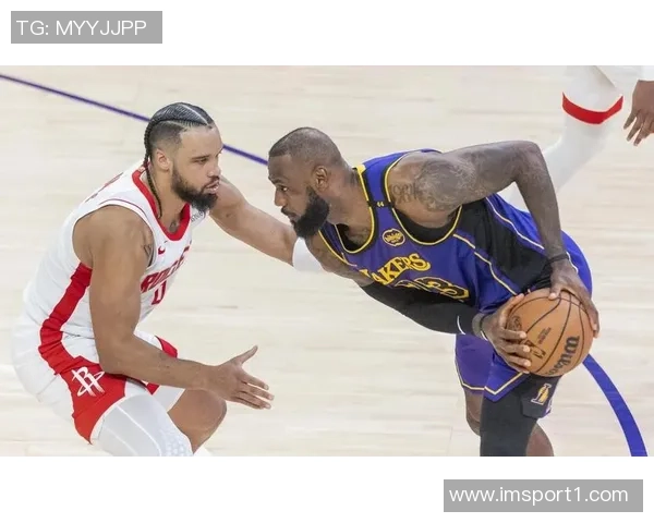 狄龙精彩表现逼退布朗尼詹姆斯替补席无奈比拇指下滑